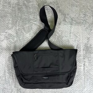 timbuk2 catapult sling messenger bag jet black 2.0 Cycling  Luggage Online 2 internal slip pockets for additional organization TIMBUK2 